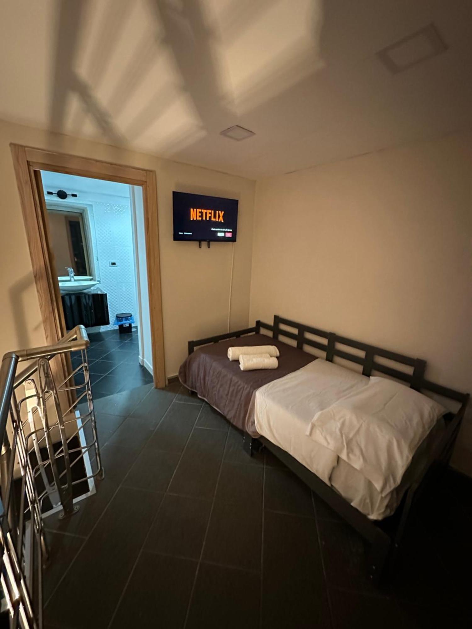 Fox Holiday Home In The Port Наполи Екстериор снимка